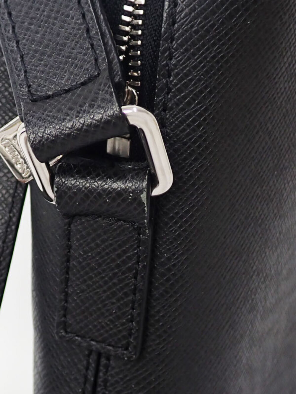 Louis Vuitton Taiga Pochette Grigori Shoulder Bag - Picture 8 of 9
